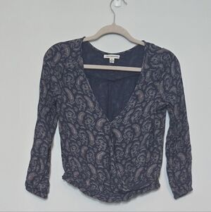 💥4 for $30💥 American Eagle Outfitters Navy/Cream Paisley Wrap-Front Top size S